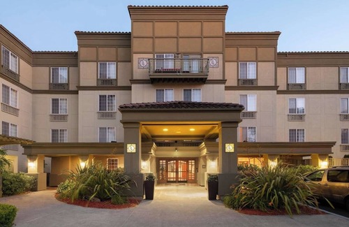 Downtown Hotel | Handy Studio w/Full Equipped Kitchen and Oversized work desk - Parking