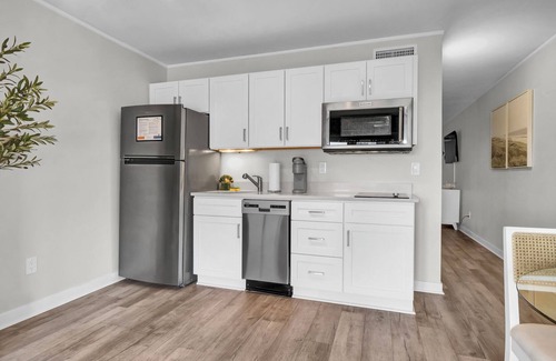 Wrightsville Beach Condo | Hang Ten at Summer Sands Suites 308 – Newly Remodeled & Pet-Friendly!