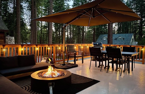 Lower Kingsbury House | Hangout Den, Hot Tub for 8, Firepit, Trails, Beach 1 mile, Sleeps 10
