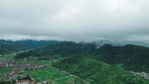 Hangzhou Hotel | Hangzhou Tonglu Baobao Hotel ,Whole house intelligent,private pool villa,featured mahjong parlor, whole house surround sound KTV, free parking, shuttle service, Chinese breakfast