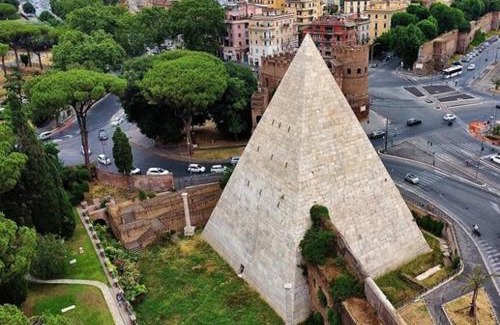 Garbatella Apartment | Hanna's House Metro Pyramid