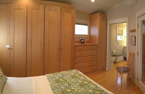 Historic Railroad District Cottage | Hanna's House- Your Home Away from Home