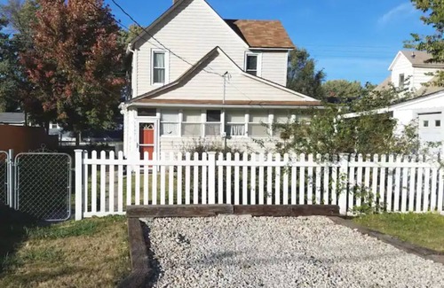 Topeka Apartment | Hannah's Haven - Private Apartment, Separate Entrance & Off Street Parkingn
