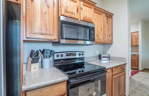 Grand Junction House | Hansel: Space, BLM Backdrop & BBQ Vibes!