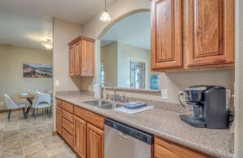 Grand Junction House | Hansel: Space, BLM Backdrop & BBQ Vibes!