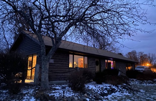 Sturgeon Bay Cabin | Hansen Shores on Sunset Point - 300 Ft Shoreline - Full Kitchen/sleeps 9
