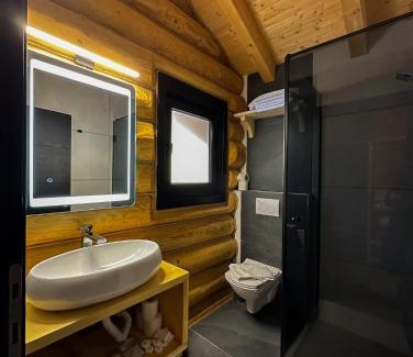 Carlibaba House | Hanul și Păstrăvăria Țibău