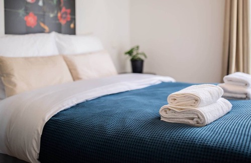 Delfshaven Apartment | Happily 2 Bedroom Serviced Apartment 75m2 -NB306H-