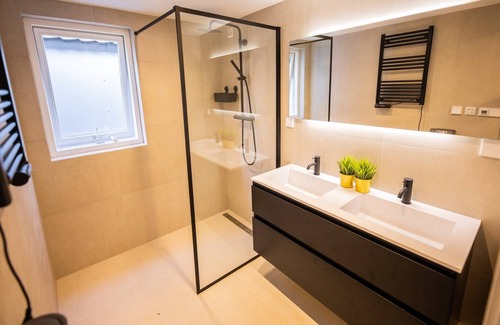 Delfshaven Apartment | Happily 2 Bedroom Serviced Apartment 75m2 -NB306H-