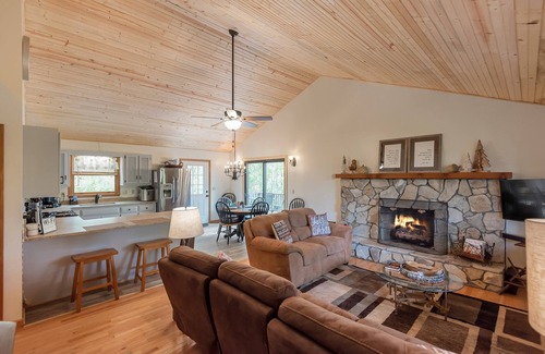 Fleetwood Cottage | HappiNest: Hot Tub + Fire Pit + Mountain Views