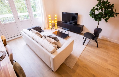 Rotterdam Apartment | Happy 3 Bedroom Serviced Apartment 106m2 -MNLH-