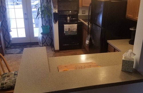 Eagle River House | Happy Bear Cozy Bungalow with Large Back Yard close to Anchorage Wasillan