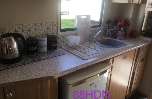 Chapel Saint Leonards Resort | HAPPY DAYS Caravan88 North