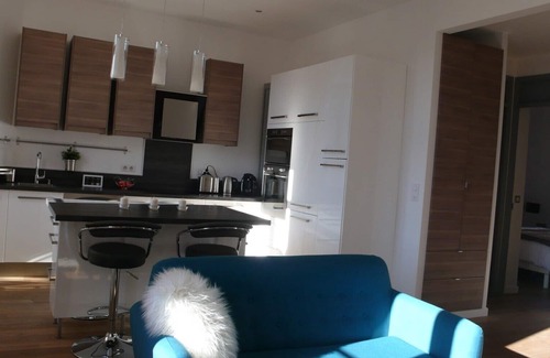 Carnot Apartment | Happy Days