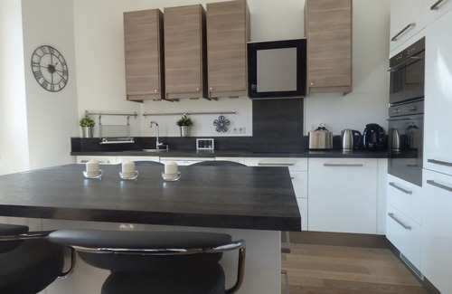 Carnot Apartment | Happy Days