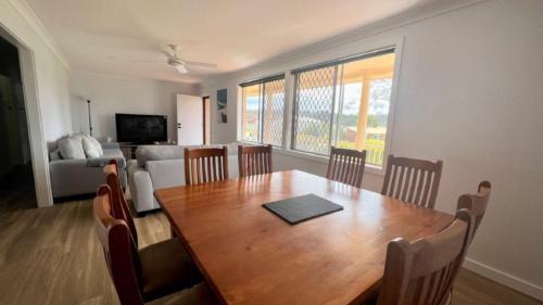 Sussex Inlet House | “ HAPPY DAYZ” only 2 hours from Sydney