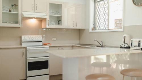 Sussex Inlet House | “ HAPPY DAYZ” only 2 hours from Sydney