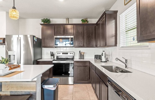Davenport House | Happy Daze - Home for 8