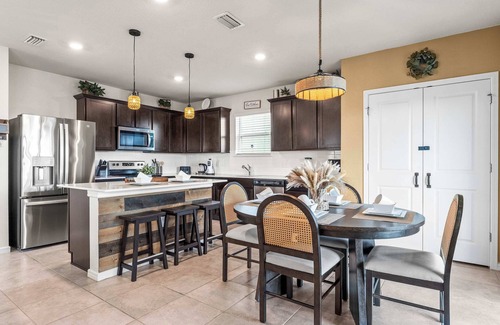 Davenport House | Happy Daze - Home for 8