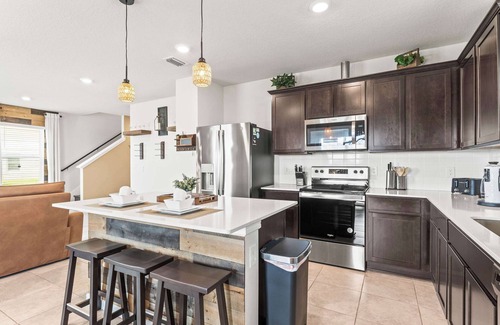 Davenport House | Happy Daze - Home for 8