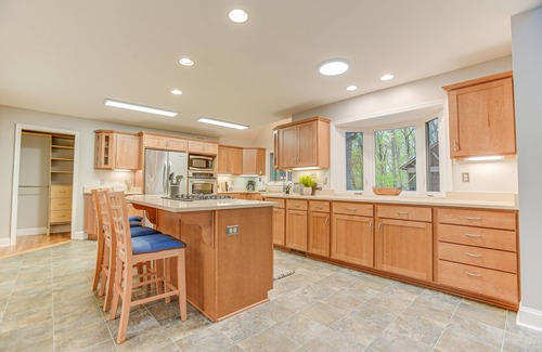 Bakerton House | Happy Harbor | Mtn + Riverside w/Game Room + Water Hole!
