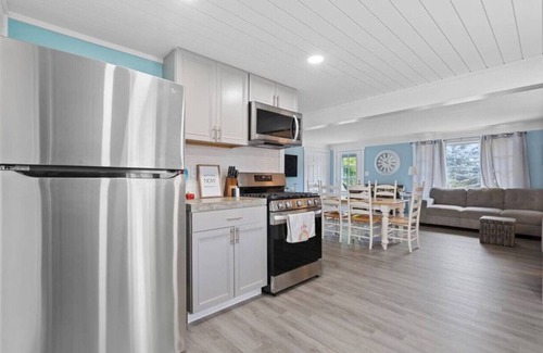 Port Sanilac House | Happy Harbor w Hot Tub, Golf Cart and Luxury!
