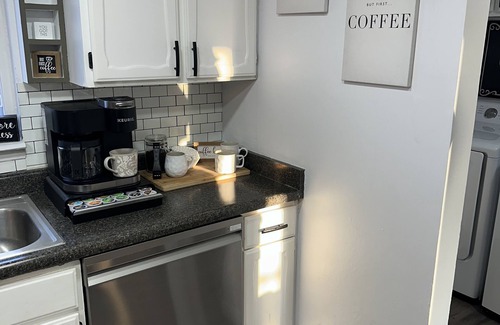 North Salt Lake House | Happy hippie house . Cozy remodeled 3bd , family neighborhood Salt Lake City !