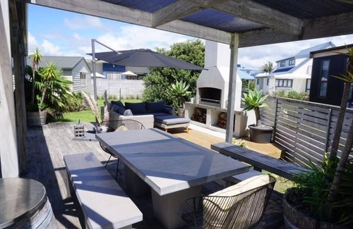 Matarangi House | Happy Hour - 24/7 - two minute walk to the beach