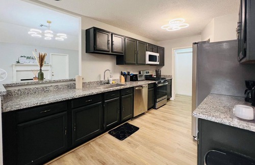 Barker House | Happy house in the heart of Willowbrook Mall