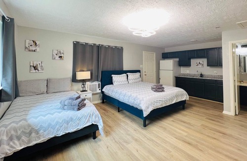 Barker House | Happy house in the heart of Willowbrook Mall