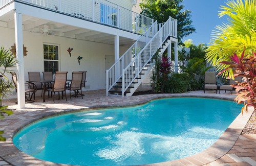 Holmes Beach House | Happy Island Cottage with Heated Private Pool