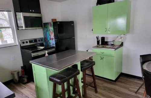 Delta Cabin | Happy Lakeside Getaway