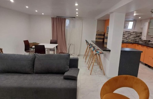 Epinay-sur-Seine House | Happy Land Holliday Residential