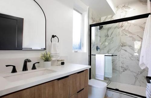 Mid City House | Happy Place 4-bedroom 4-bathroom House