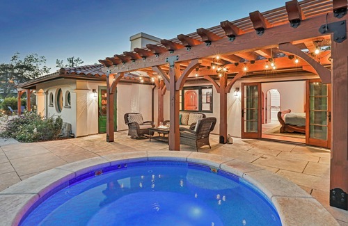 Campanil House | Happy Place - Luxurious "Lord Of The Rings" Inspired Design Near The Beach!