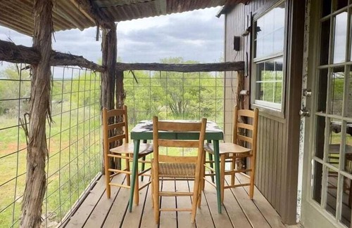 Voca Cabin | Happy Trails Cabin - Sleeps 5 Adults, 4 Children