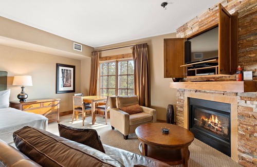 Tamarack Apartment | Happy Trails Captivating Lodge King Studio Condo |Jet Tub and Fireplace