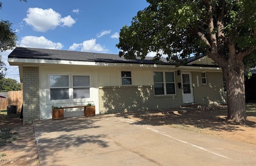Plainview House | Happy Trails on Navajo Trail