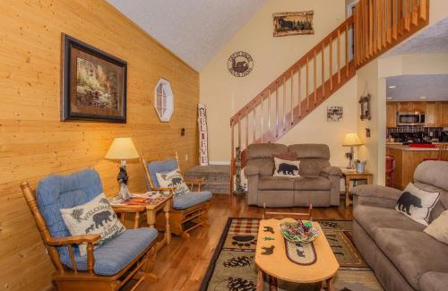 Pigeon Forge House | Happy Trails, Resort Pool, FREE Attraction tickets for each paid day, Hot Tub, WIFI!