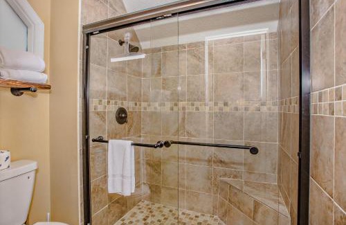 Pigeon Forge House | Happy Trails, Resort Pool, FREE Attraction tickets for each paid day, Hot Tub, WIFI!