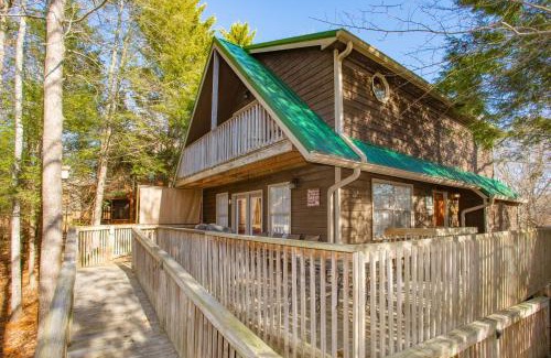 Pigeon Forge House | Happy Trails, Resort Pool, FREE Attraction tickets for each paid day, Hot Tub, WIFI!