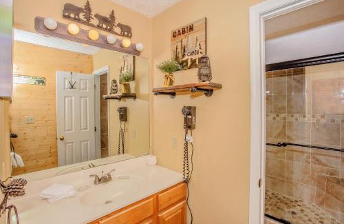 Pigeon Forge House | Happy Trails, Resort Pool, FREE Attraction tickets for each paid day, Hot Tub, WIFI!