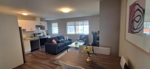 Langford Apartment | Happy Zone Suite with AC - Sleeps 4, Free Treats !