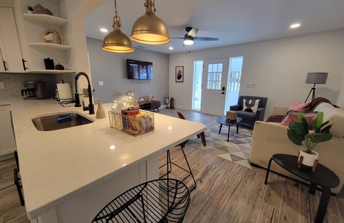 Clearwater House | Harbor Breeze Hideaway! - 4/2 - King size bed♔