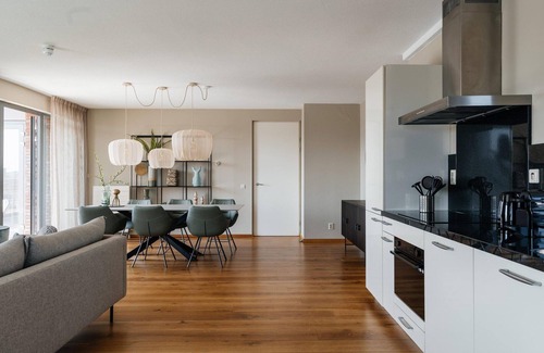 Vissershaven Apartment | Harbor Breeze: Modern Stay