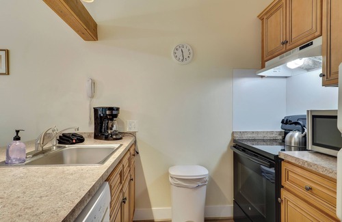 Menonaqua Beach Condo | Harbor Cove #19, Near Skiing, Golf & Downtown