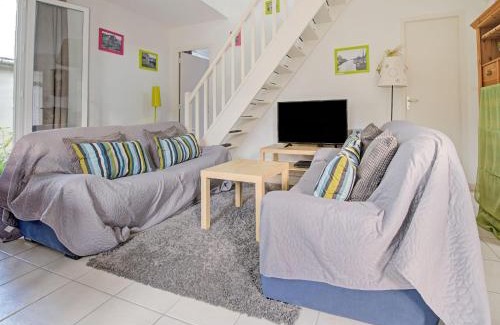 Isigny-sur-Mer House | Harbor Haven in Isigny-sur-Mer