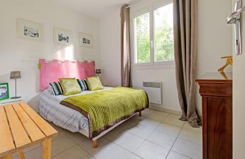 Isigny-sur-Mer House | Harbor Haven in Isigny-sur-Mer