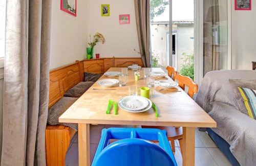 Isigny-sur-Mer House | Harbor Haven in Isigny-sur-Mer