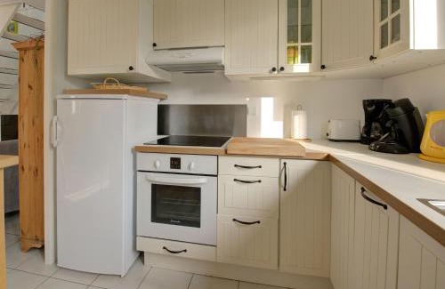 Isigny-sur-Mer House | Harbor Haven in Isigny-sur-Mer